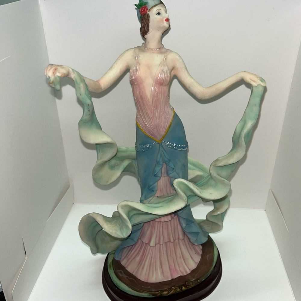 Vintage FLAPPER  DANCER  Art Deco Look  Figurine  Resin